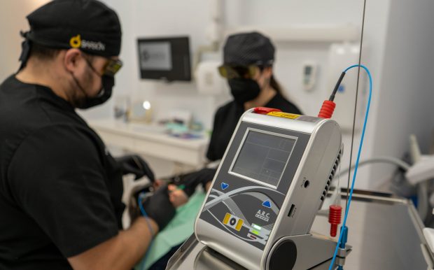 Cirugía láser dental gijón